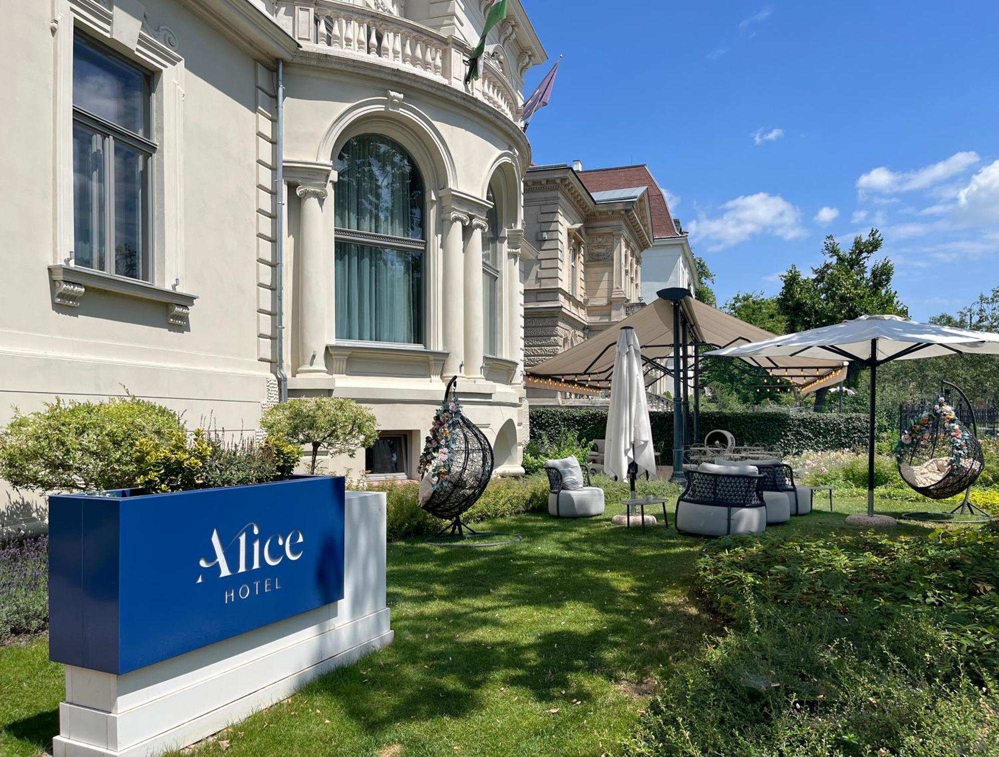 Alice Hotel Будапеща Екстериор снимка